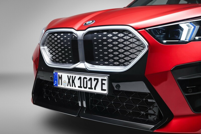 Frontansicht des neuen BMW iX2